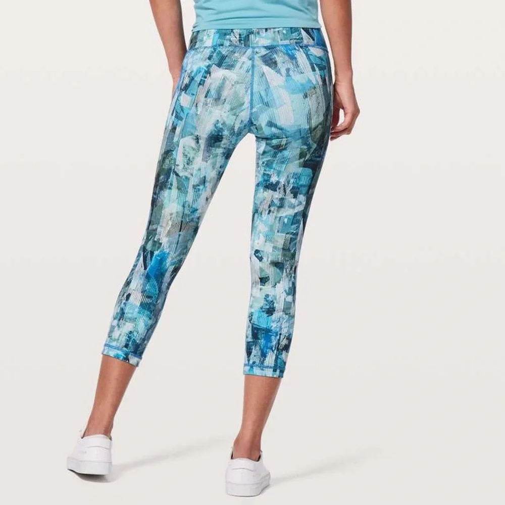 Lululemon Wunder Under Crop (Hi-Rise) 21" - Picture 2 of 10